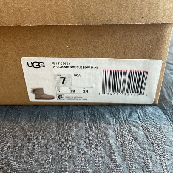 UGG Classic Double Bow - Picture 10 of 10